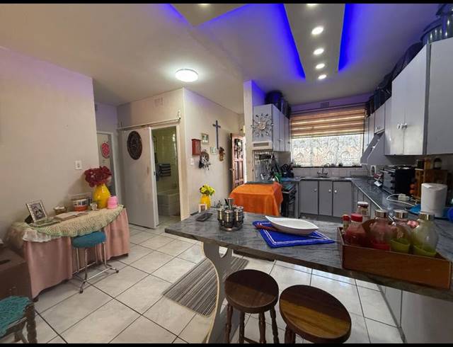 2 BEDROOM APARTMENT FOR SALE IN VANDERBIJLPARK CW 6